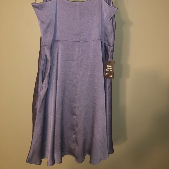 Express dress - Picture 2 of 2